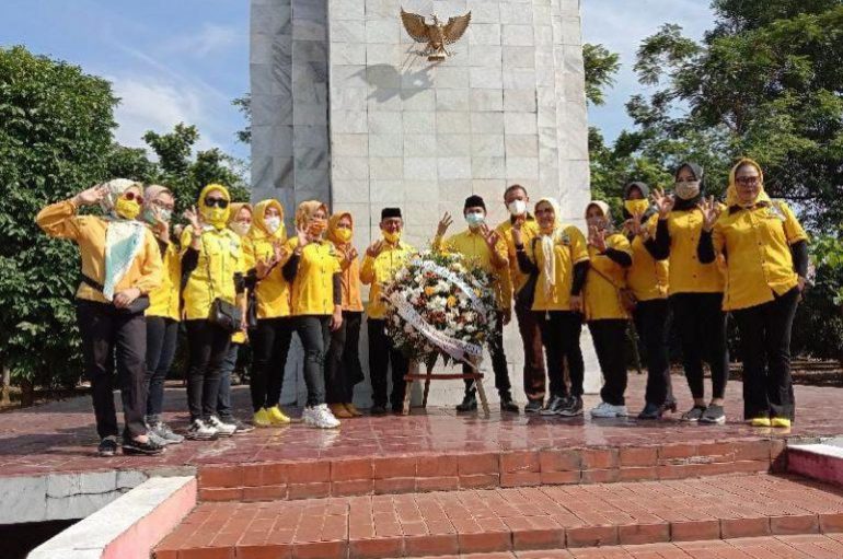Hut Golkar 56 Tahun,  DPD ll Ziarah Ke Makam Pahlawan 