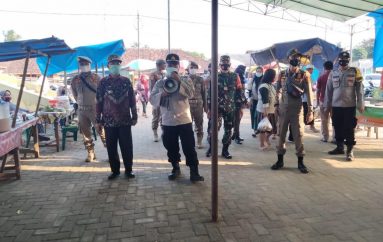 Bazar Ramadhan Pasar Sukadana di Grebek TNI Polri