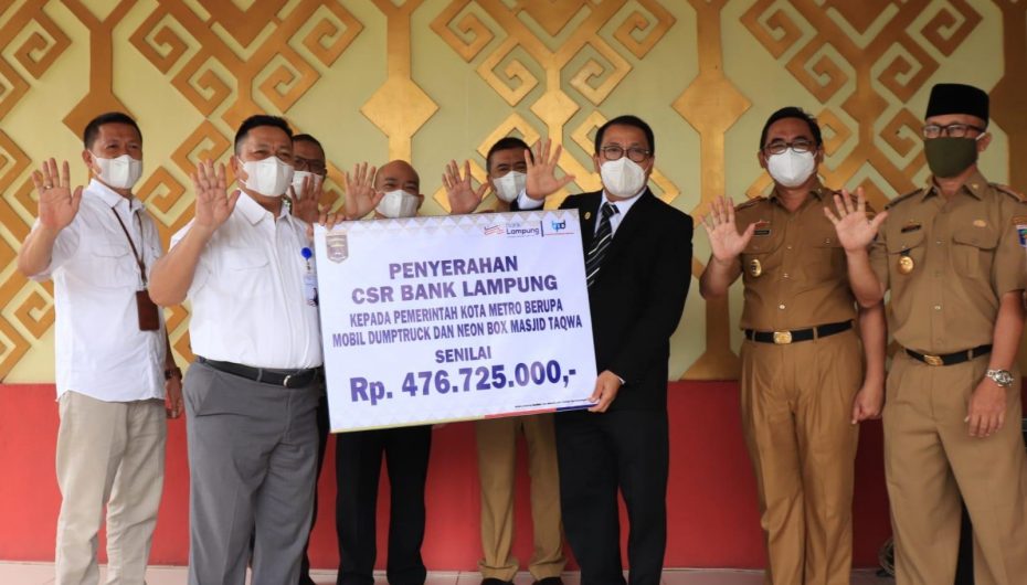 Bank Lampung Serahkan Bantuan CSR Dump Truk dan Neon Box ke Pemkot Metro