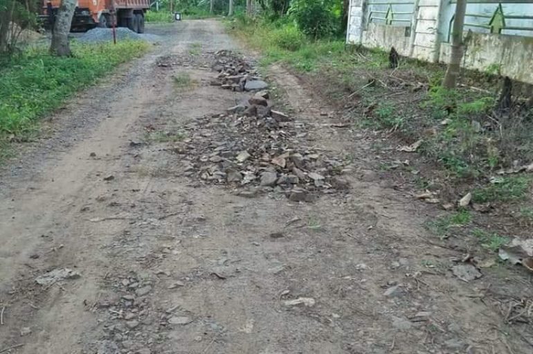 Miris, Jalan Berada di Dusun Sidorukun Tak Tersentuh Pembangunan