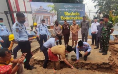 Ketua DPRD Letakan Batu Pertama Pembangunan Musala di Lapas Metro