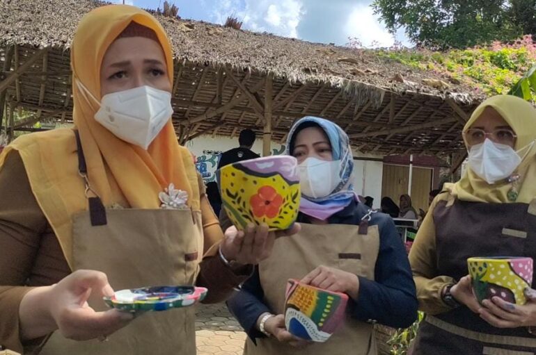 Dekranasda Dorong Produk Tembikar Dipasarkan ke DKI Jakarta
