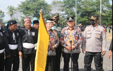 Bupati Lampung Timur, Dandim Dan Kapolres Lepas Calon Warga Baru PSHT